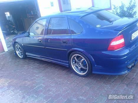 Opel Vectra B ~ Sedan (Suspectra´n) - når enden er go;) billede 2