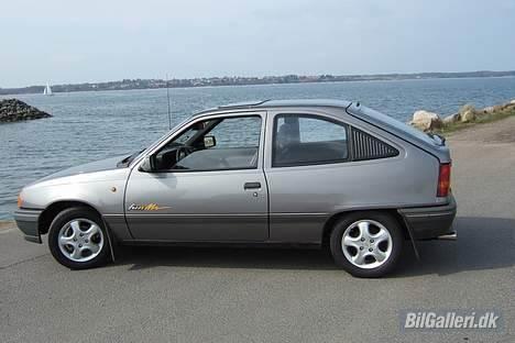 Opel Kadett E 1,8 i ##SOLGT## - Fra siden.. billede 1