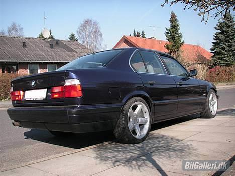 BMW E34 ***Solgt*** - Nu med 18" AC Schnitzer skråt bagfra billede 11