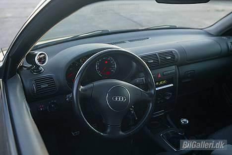 Audi A3 1,8T Ambition - Dejlig 2001 instrumentbord, samt kabine med bl.a. originale Recaro sportssæder billede 7