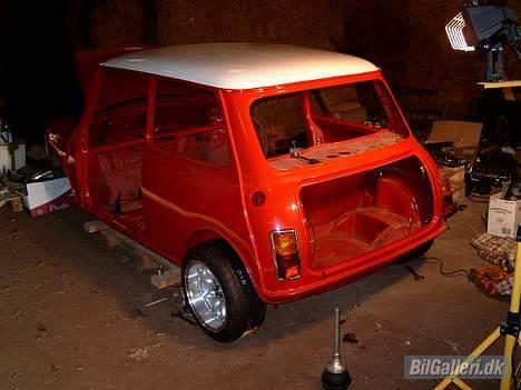 Mini Mini - Bilen med bagbroen monteret billede 1