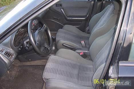 Mazda 323f GT SOLGT! billede 2