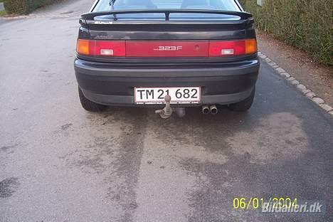 Mazda 323f GT SOLGT! billede 4