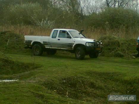 Toyota hilux - med store dæk og snorkel  billede 6