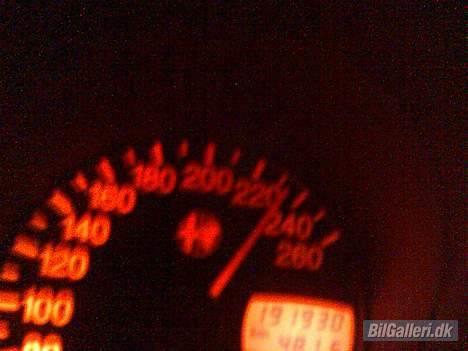 Alfa Romeo 156 2,5 V6 Azura nuvolla - 235... det er hvad der står den kan kører, så det passer jo meget godt ;-) billede 15