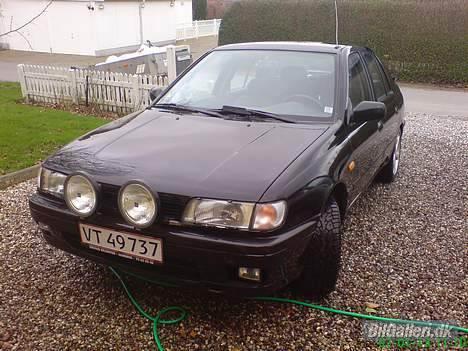 Nissan sunny ( total skadet ) billede 7
