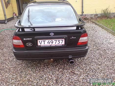 Nissan sunny ( total skadet ) billede 9