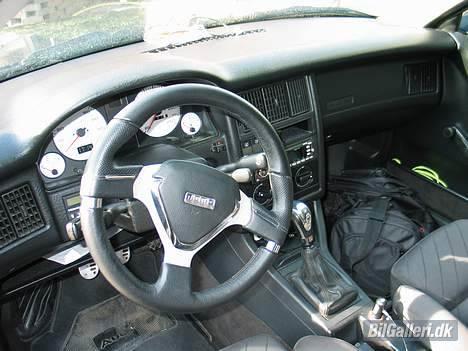 Audi 80 2,0 16v - Solgt - Lidt af kabinen.. Det roder vist lidt :-) billede 2
