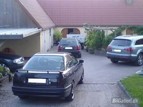 Audi 80 2,0 16v - Solgt - Sådan skal en rigtig indkørsel se ud :-D billede 10