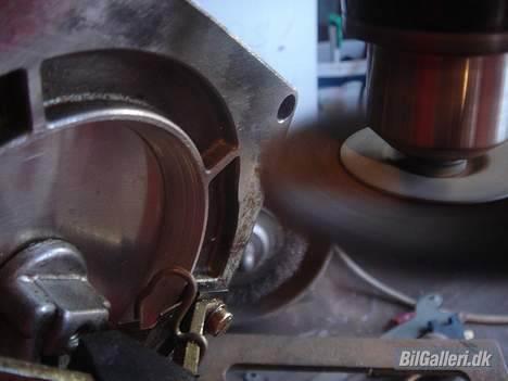 Ford XR3I *Projekt*  - pudser rester af ire og pakning fri....  det bliver et nice finish billede 11