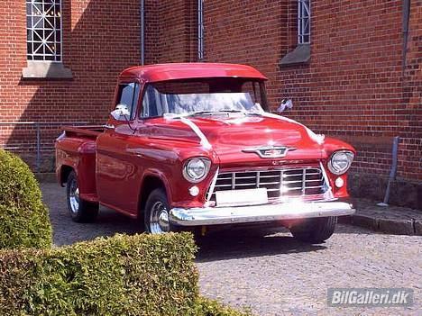 Chevrolet 3100 pick up stepside SOLGT - Billed fra min kone og min bryllupsdag med en udsmykket pickup billede 1