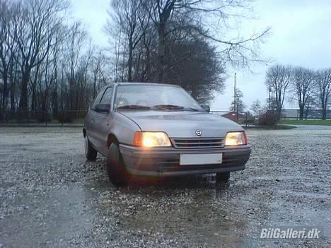 Opel Kadett - Fronten. Noget badboy, osv. vil hjælpe på det. billede 2