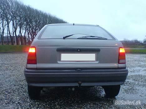 Opel Kadett - Bagenden. Her skal også ske lidt. billede 5