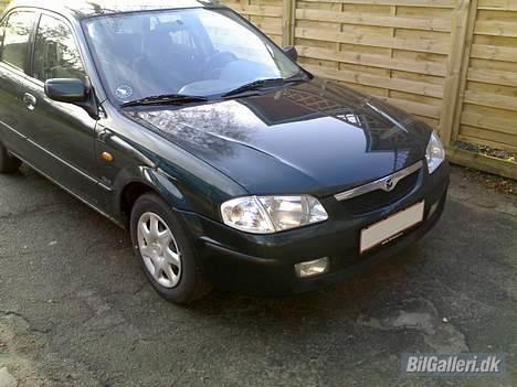 Mazda 323S (solgt) - og fra siden billede 2