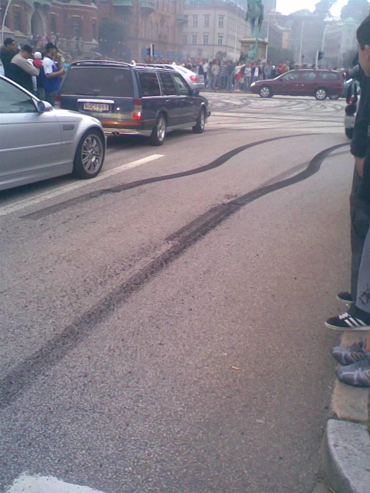 Hyundai Accent SOLGT - Trak lige to streger, på striben i sverige.   billede 1