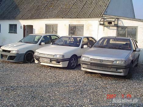 Peugeot 405 MI16 (Solgt) - Min egen i midten og den venstre er til reservedele og den højre til salg... billede 8