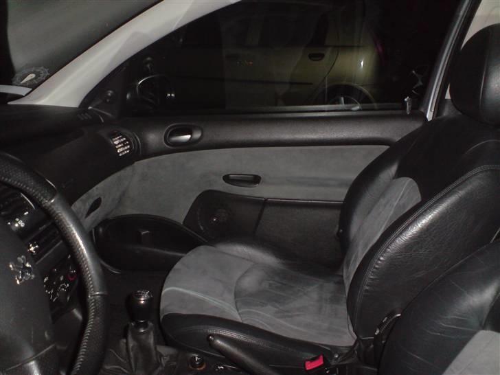 Peugeot 206 HDI - Er igang med og sætte højtaler i.. billede 7