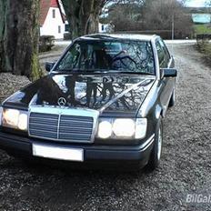 Mercedes Benz 250 D (W124) *TIL SALG!*