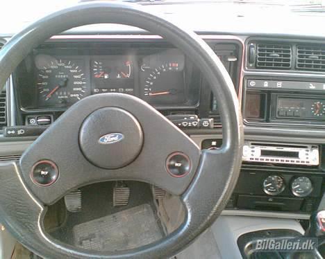 Ford Sierra XR4i - SOLGT - XR4i rat og bilens overvågningssystem til højre. Man kan også se Olietryk + temperatur måler nederst til højre. billede 4