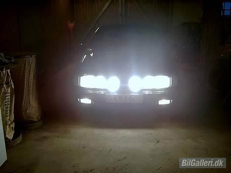 Ford Sierra 2,0 i GT - Hvorfor xenon. Den lyser da meget godt. Fjernlyset trækker ca. 35 A (420w) billede 15