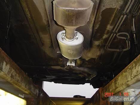 Peugeot 405 MI16 (Solgt) - Så kom der Simons sport udstødning på siger ikk helt som jeg måske havde håbet på.. billede 13