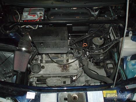 Skoda felicia - solgt - maskinrummet, mangler vist en rengøring... billede 2