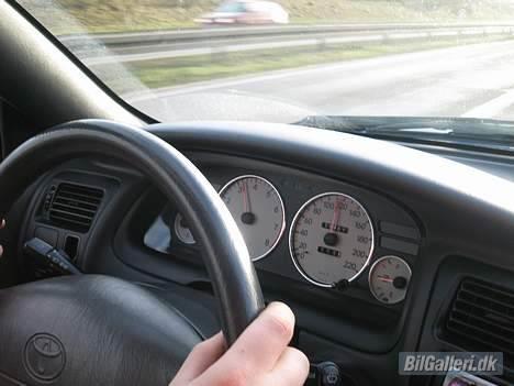 Toyota Corolla E10 - død - kromringe igen billede 10