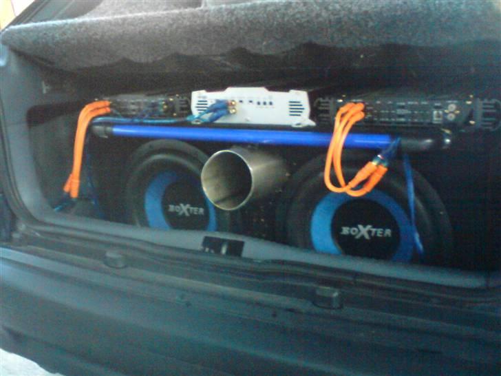 Skoda felicia - solgt - basserne og et thansen neonrør, der virkede i 5 minutter... billede 9