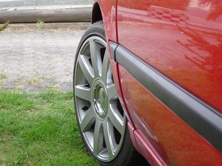 VW Golf 3 - SOLGT! - Endelig ordentlige fælge, 17" RS4 :D billede 1