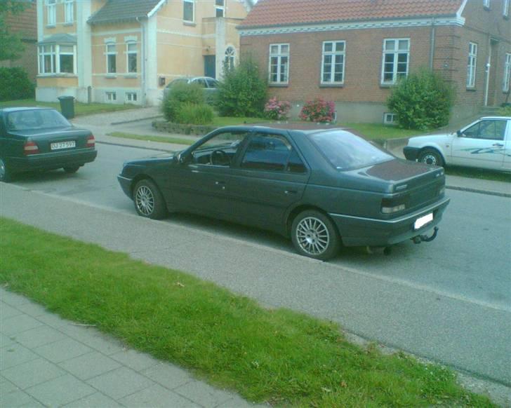Peugeot 405 GLX (Skrottet) - lidt blåt lys skal der da osse være men tænker lidt over at få noget grønt Neon istedet for billede 5