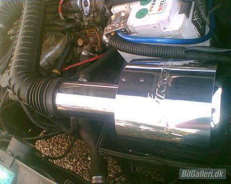 Peugeot 405 GLX (Skrottet) - Læg mærke til alle slanger sidder på røret (olieslanger m.m) Selvlavet studser og det hele billede 7