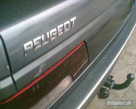 Peugeot 405 GLX (Skrottet) - Så kom der crome bokstaver på billede 10
