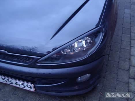 Peugeot 206 s16 solgt - her er et billede af mine nye sorte forlygter billede 7