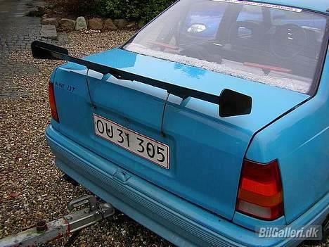 Opel kadett sedan  - bagenden den gang den stadog havde en vinge billede 2