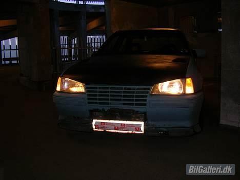 Opel kadett sedan  - posions lys billede 8