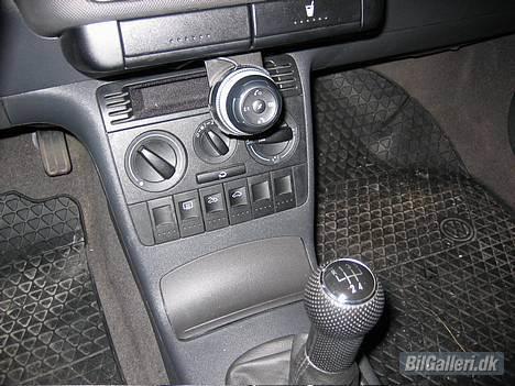 VW Polo 6n2 Solgt! - HCB-700 installeret, med lidt modificeret holder! billede 5