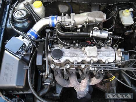 Opel Vectra A 2.0i CDX *SOLGT* - En motorvask og et stykke rustfrirør hjalp :) billede 8