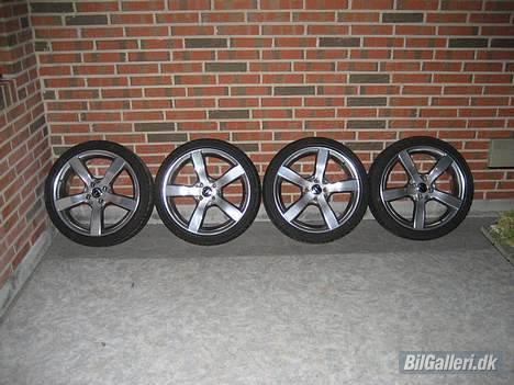 Opel Vectra A 2.0i CDX *SOLGT* - Fælgene klar til vinterhi :) billede 9