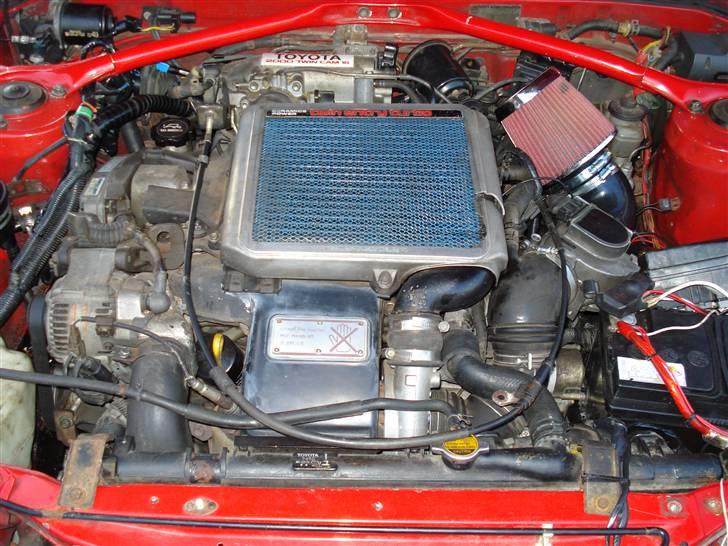 Toyota Celica T16 2.0GTI Turbo  - ikk meget plads efter den nye motor er kommet i billede 4
