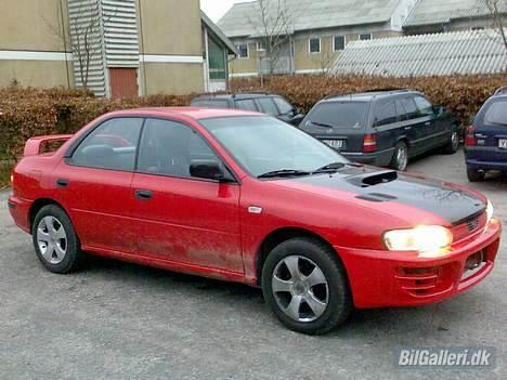 Subaru impreza  - Skal ned til jorden. er alt for høj. billede 2