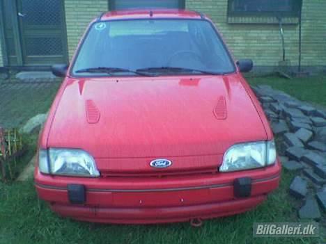 Ford Fiesta 1.8 sport  (solgt) - Projekt igang billede 1