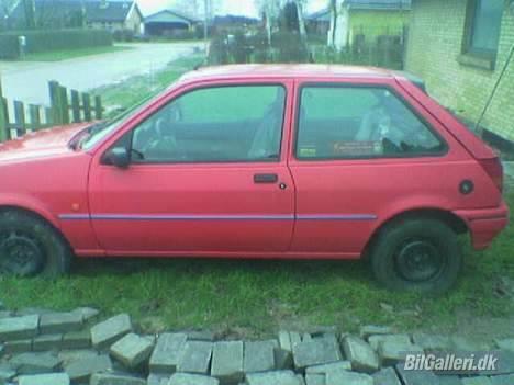Ford Fiesta 1.8 sport  (solgt) - Projekt igang. billede 3