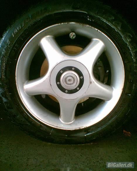 Opel Kadett' ~ 1990 ~ Solgt - Det er så et af de 4 vinterfælge :). Ikk´ så kønne men billige og brugte..! billede 18