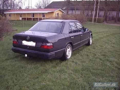 Mercedes Benz 250 D (W124) *TIL SALG!* billede 6