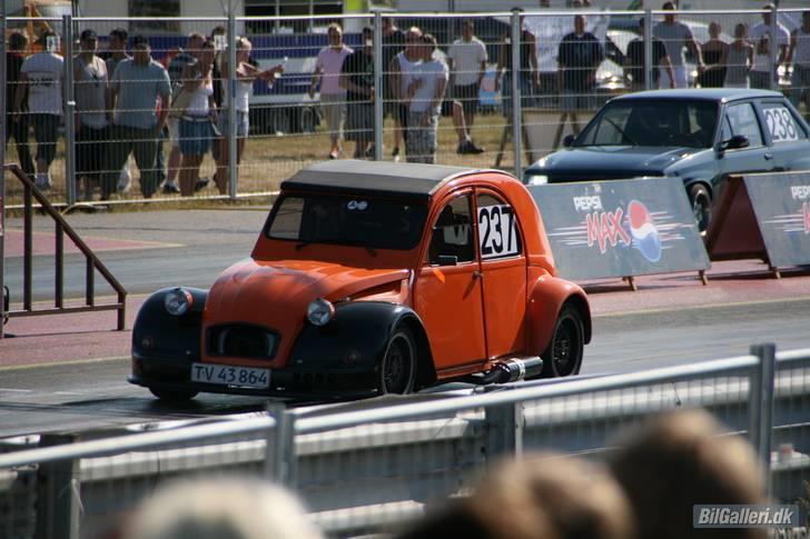 Citroën 2cv - Så skal den have noget gas... billede 1