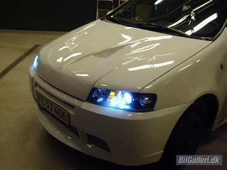 Fiat Punto - Solgt - Og ny frontklap blev det til, også kan man jo lige så godt gøre lidt ud af det.  billede 18