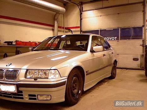 BMW E36 320i " Solgt " - Billede taget med mobil med vinterhjul billede 8