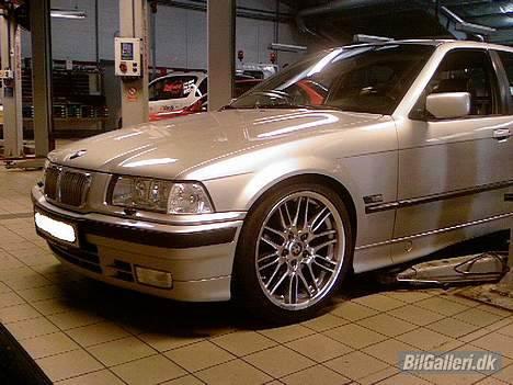 BMW E36 320i " Solgt " - Prøve med de nye 18" M5 fælg for billede 11