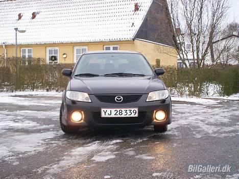 Mazda 323F 2,0 Sportive DØD billede 2