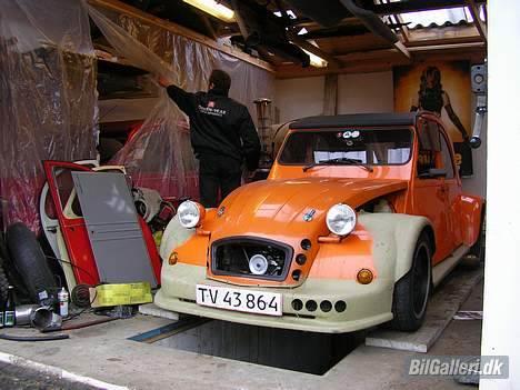 Citroën 2cv - under ombygning,    nyt projekt i baggrunden billede 11